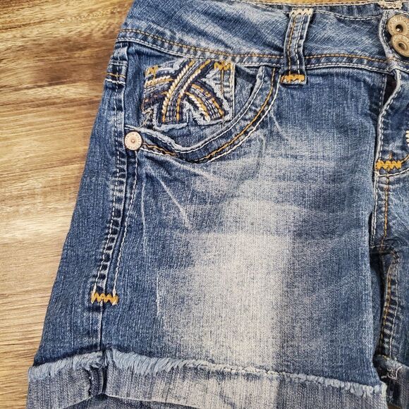 Wallflower Junior's Size 5 Jean Shorts Two Button - Picture 4 of 10